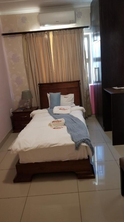 A-Z Boutique Guesthouse Windhoek Ngoại thất bức ảnh