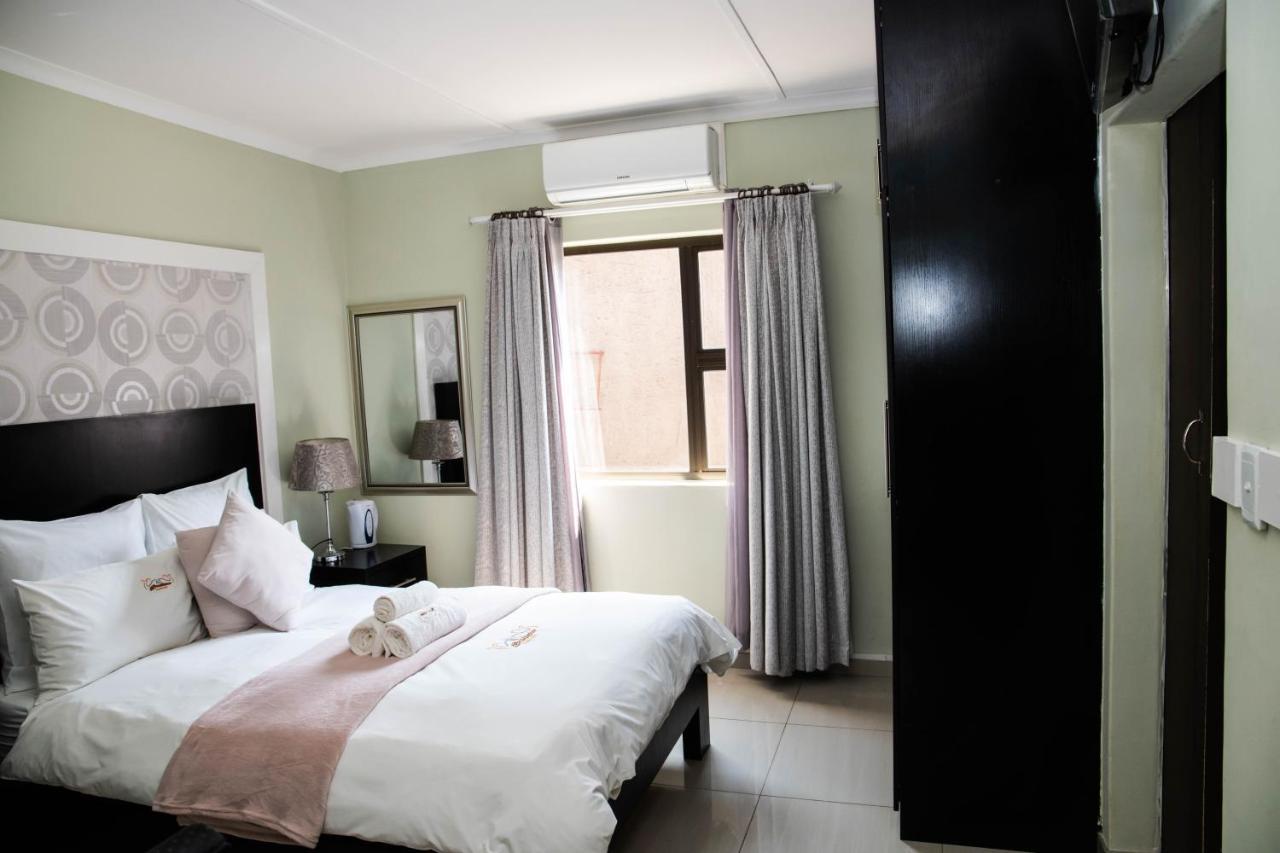 A-Z Boutique Guesthouse Windhoek Ngoại thất bức ảnh