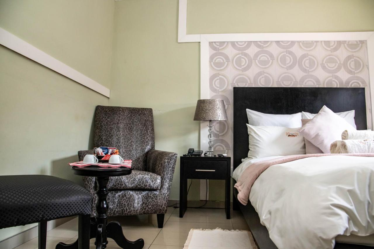 A-Z Boutique Guesthouse Windhoek Ngoại thất bức ảnh