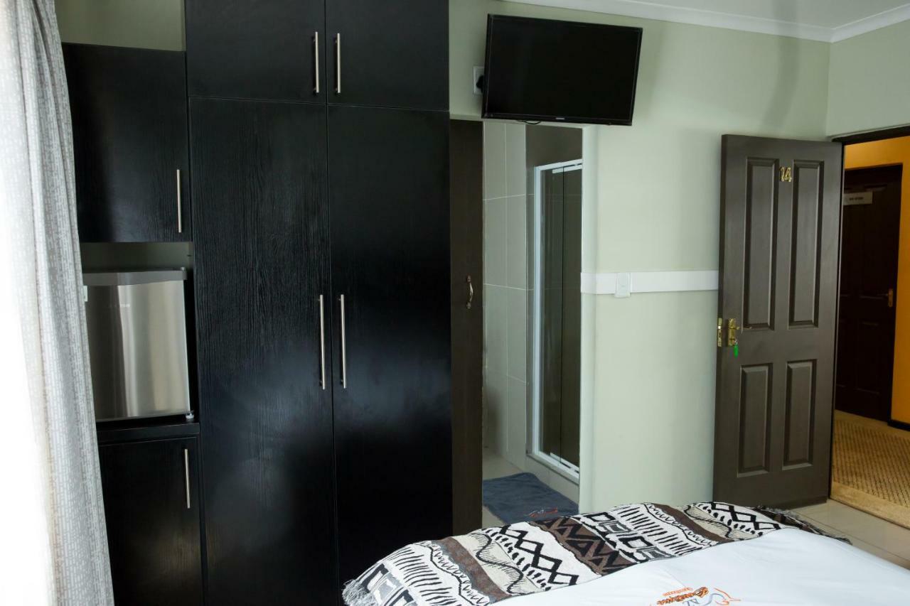 A-Z Boutique Guesthouse Windhoek Ngoại thất bức ảnh
