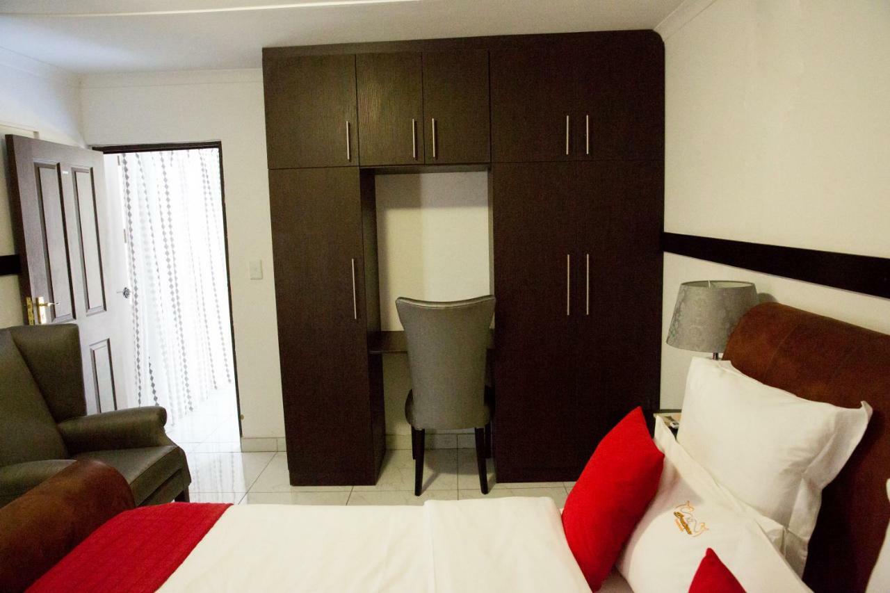 A-Z Boutique Guesthouse Windhoek Ngoại thất bức ảnh