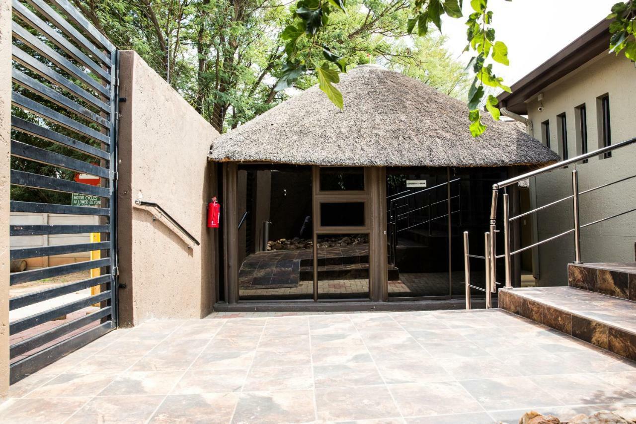 A-Z Boutique Guesthouse Windhoek Ngoại thất bức ảnh