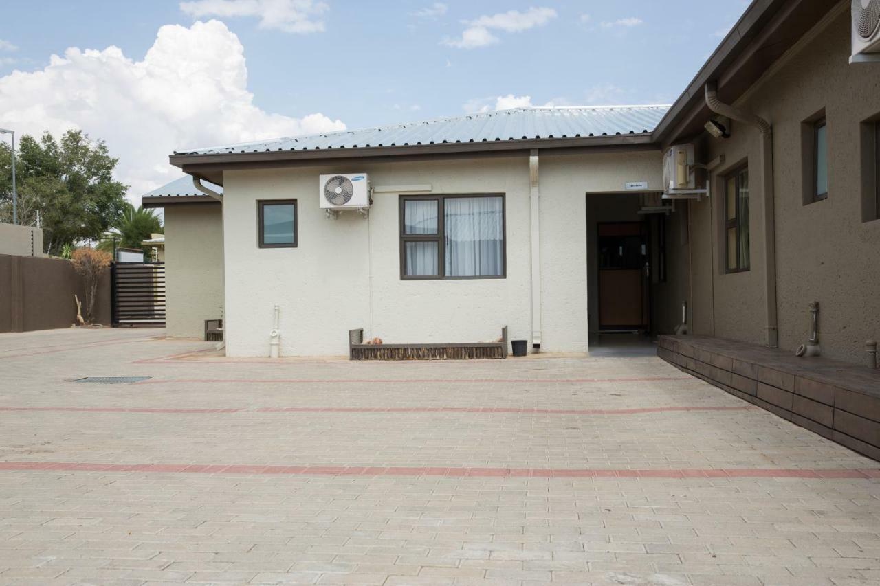 A-Z Boutique Guesthouse Windhoek Ngoại thất bức ảnh