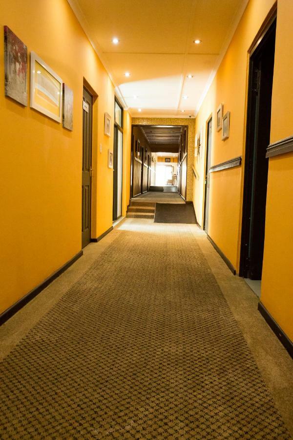 A-Z Boutique Guesthouse Windhoek Ngoại thất bức ảnh